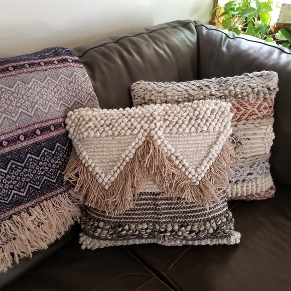 LAST ONE Hand Woven Natural Fringe pillow cover - Picture 2 of 4